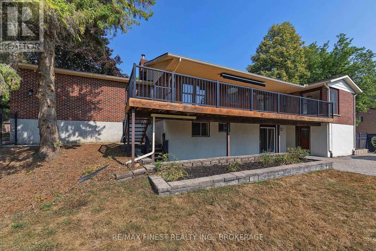 3743 MAPLE CREST COURT
