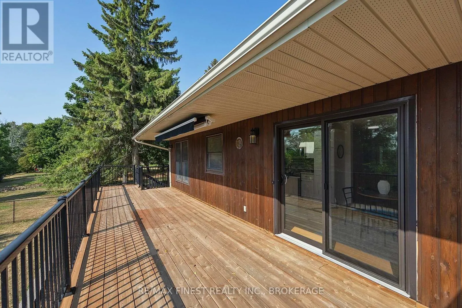 3743 MAPLE CREST COURT