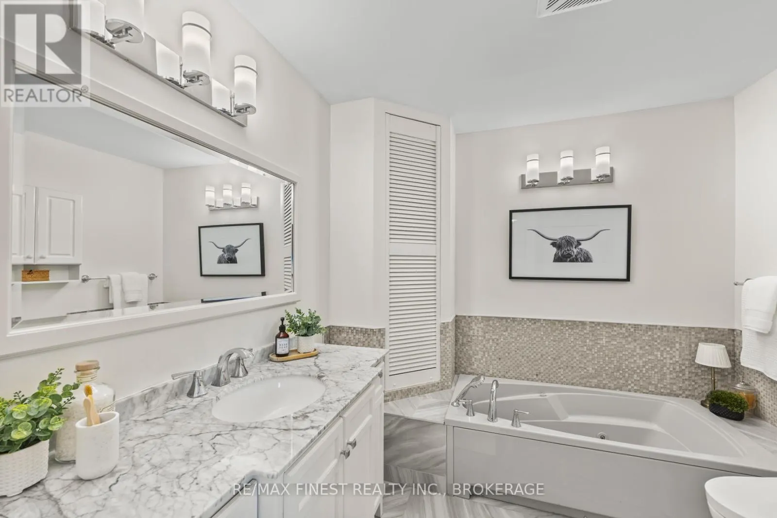 3743 MAPLE CREST COURT