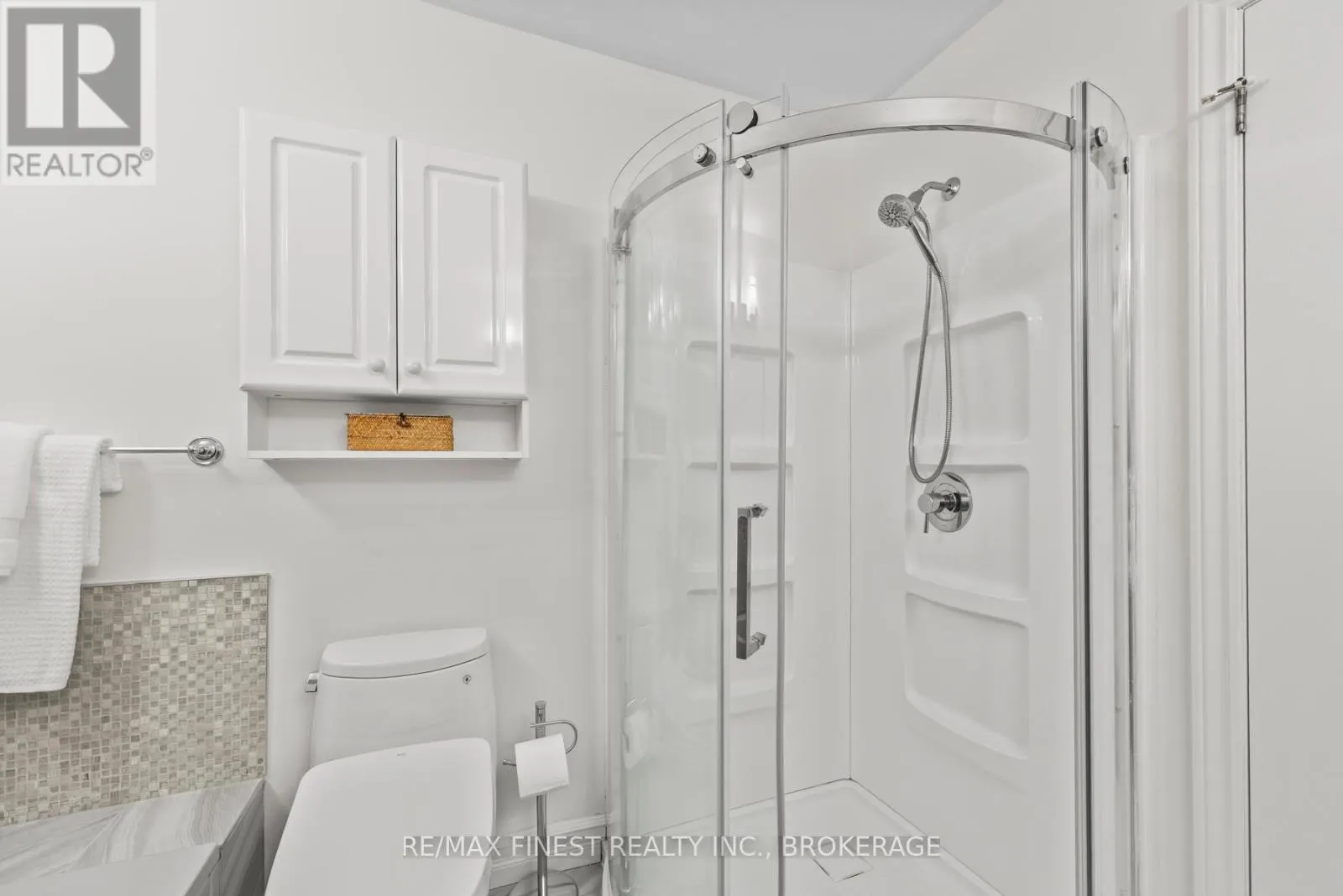 3743 MAPLE CREST COURT