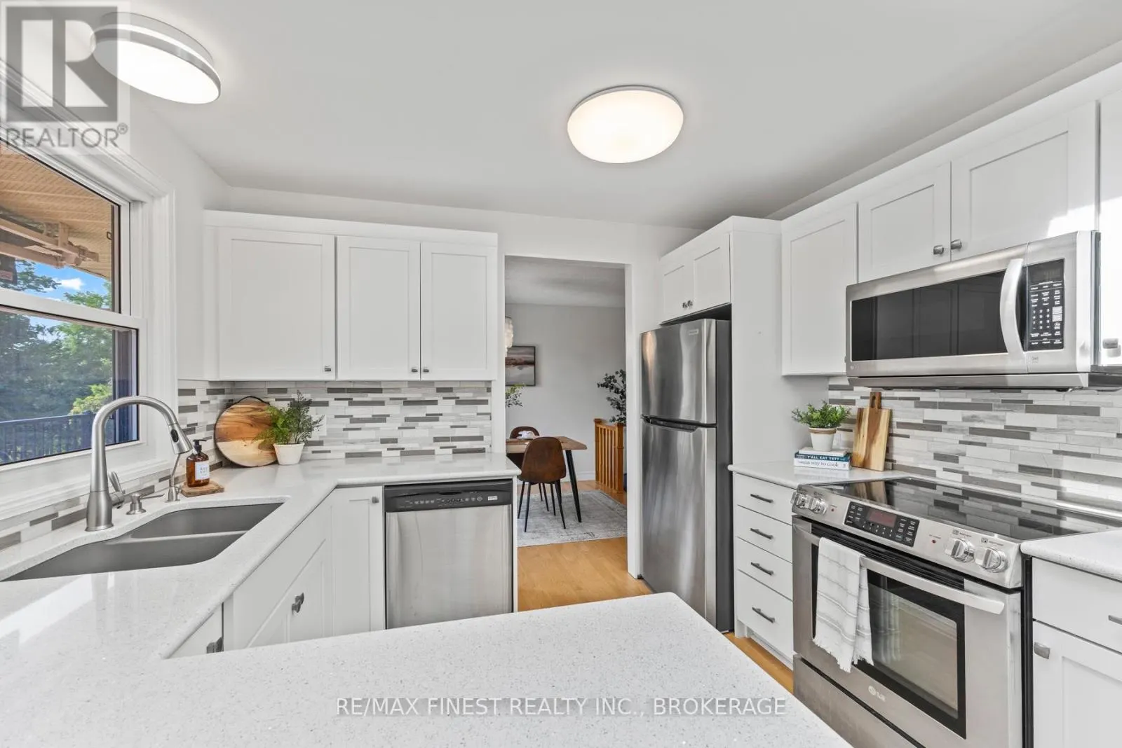 3743 MAPLE CREST COURT