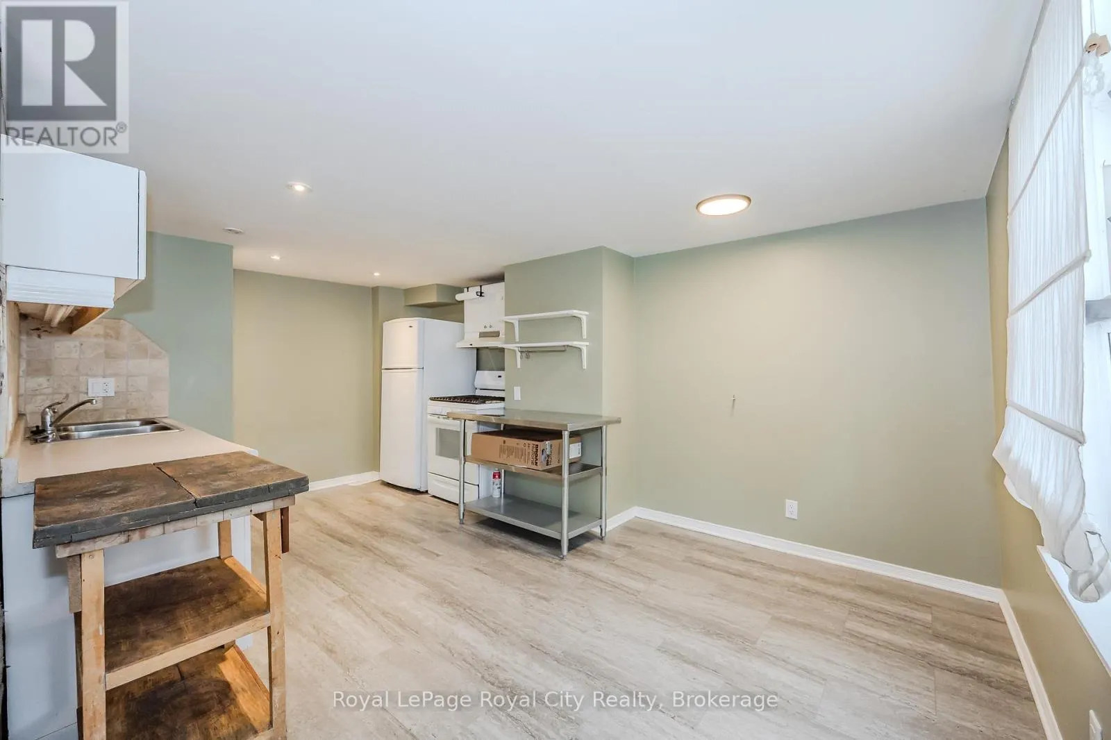 FRONT UNIT - 93 ESSEX STREET, #Front Unit