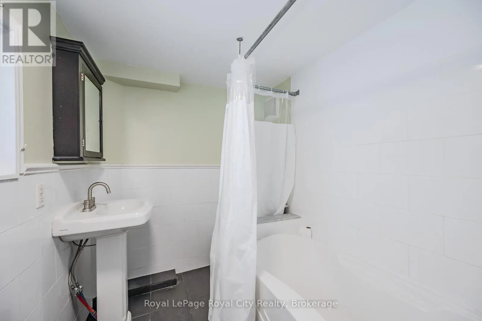FRONT UNIT - 93 ESSEX STREET, #Front Unit
