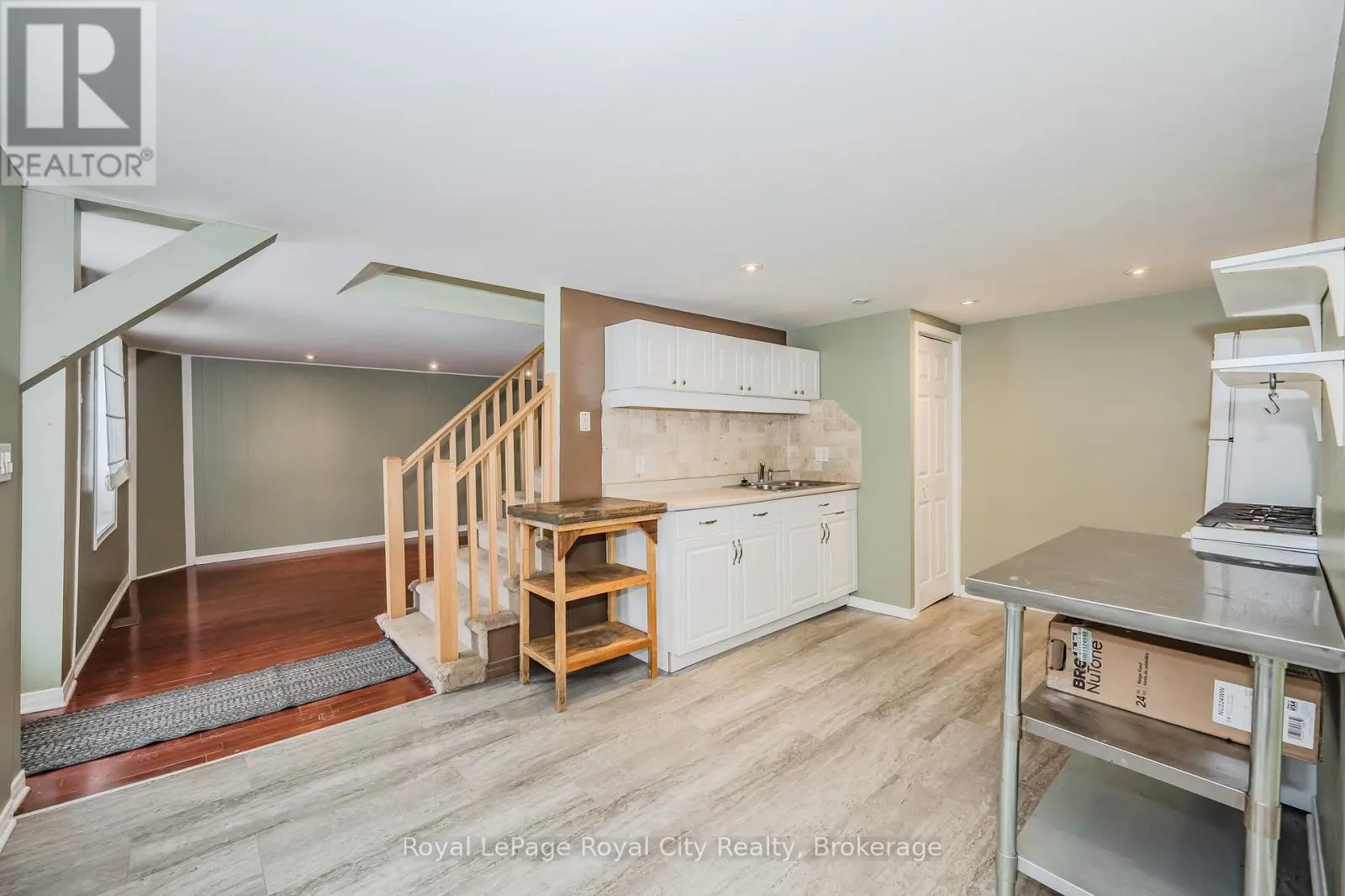 FRONT UNIT - 93 ESSEX STREET, #Front Unit