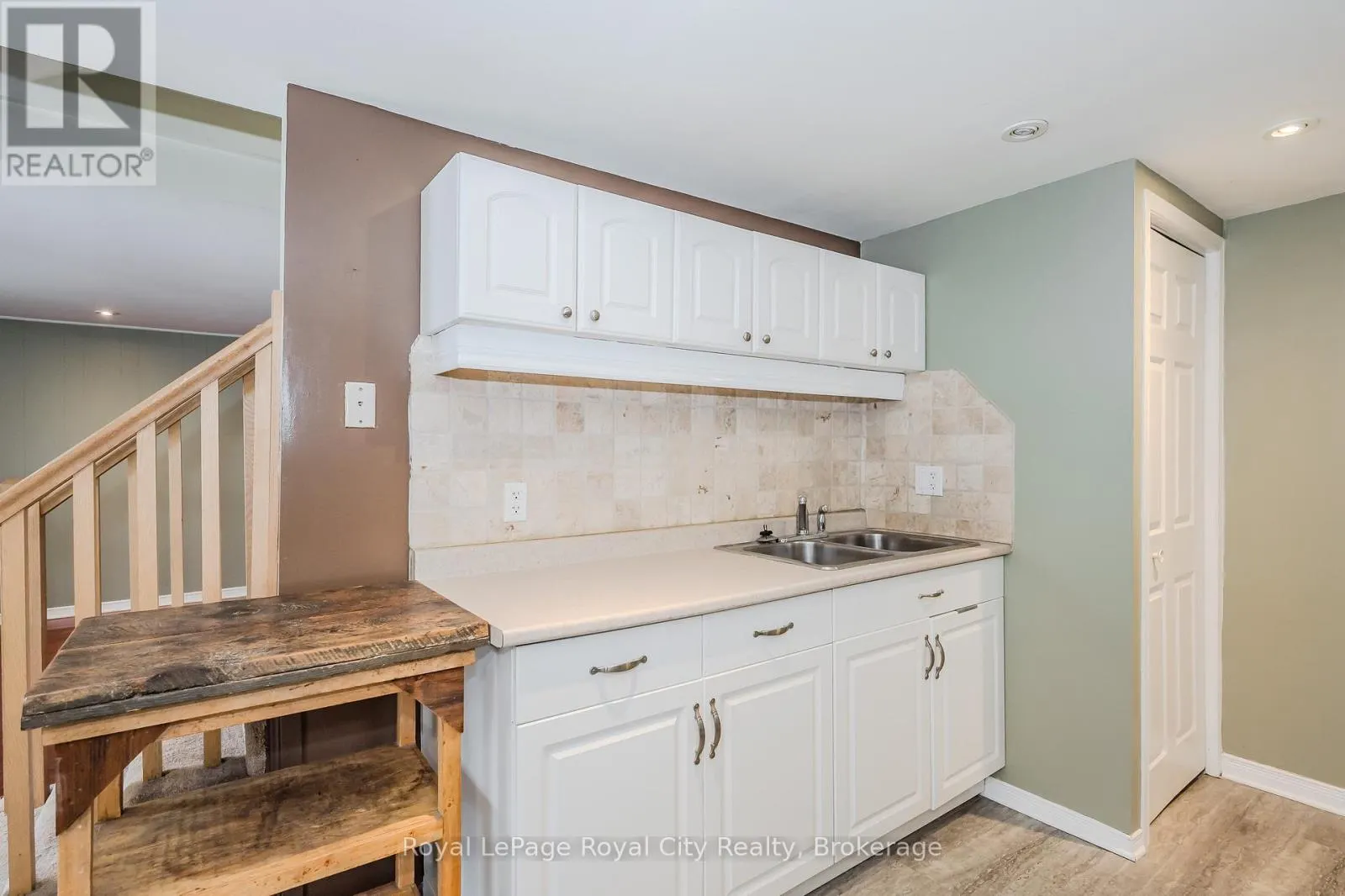 FRONT UNIT - 93 ESSEX STREET, #Front Unit