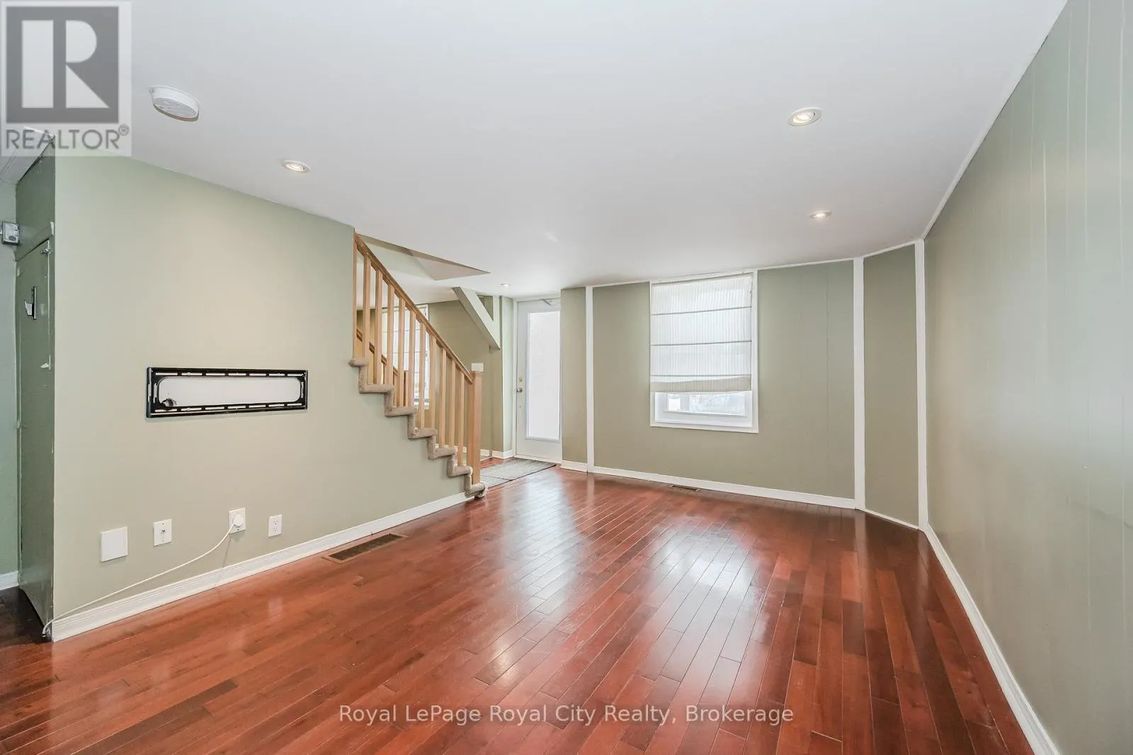 FRONT UNIT - 93 ESSEX STREET, #Front Unit