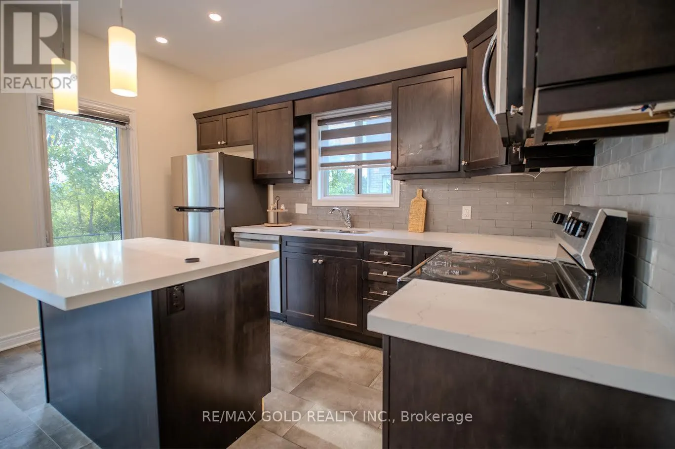 7395 SHERRILEE CRESCENT