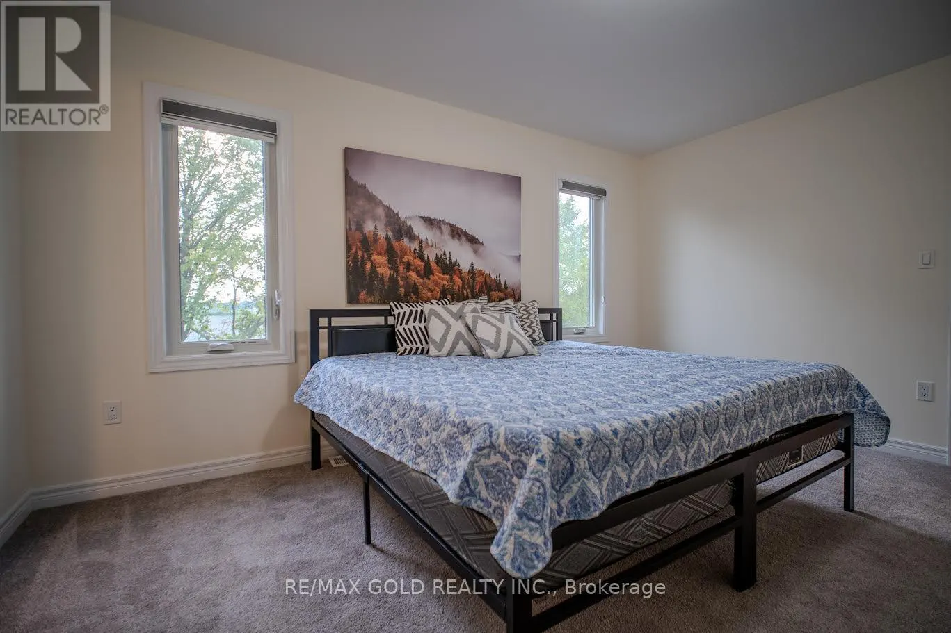 7395 SHERRILEE CRESCENT