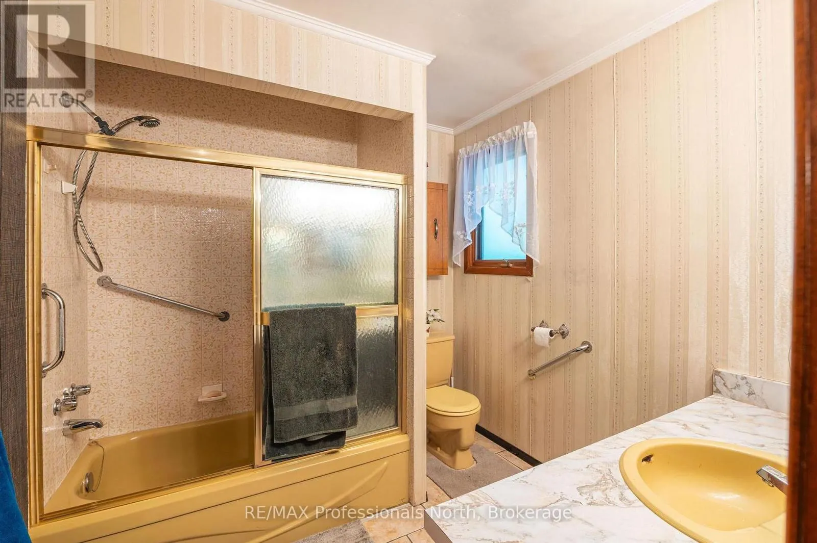 2499 KENNISIS LAKE ROAD
