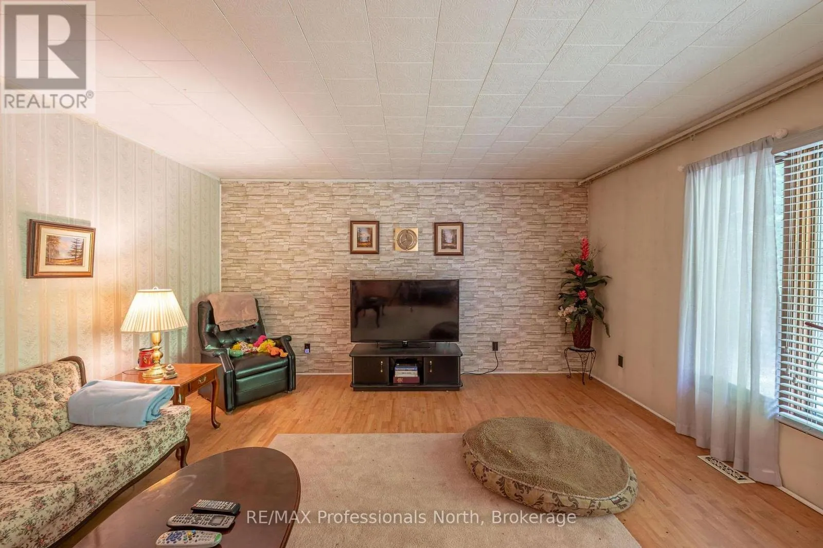 2499 KENNISIS LAKE ROAD