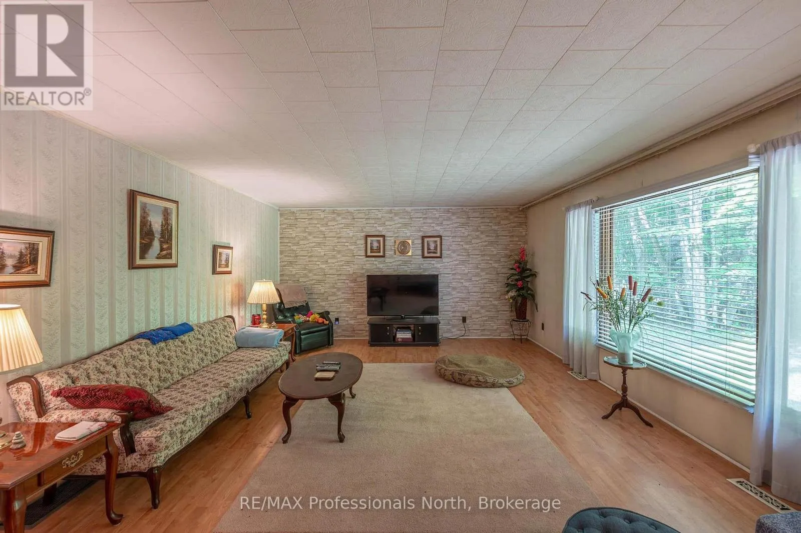2499 KENNISIS LAKE ROAD