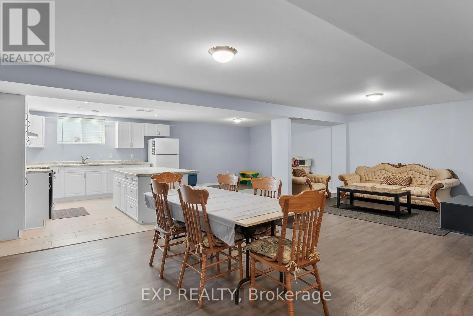 4 - 5490 PRINCE EDWARD AVENUE, #4