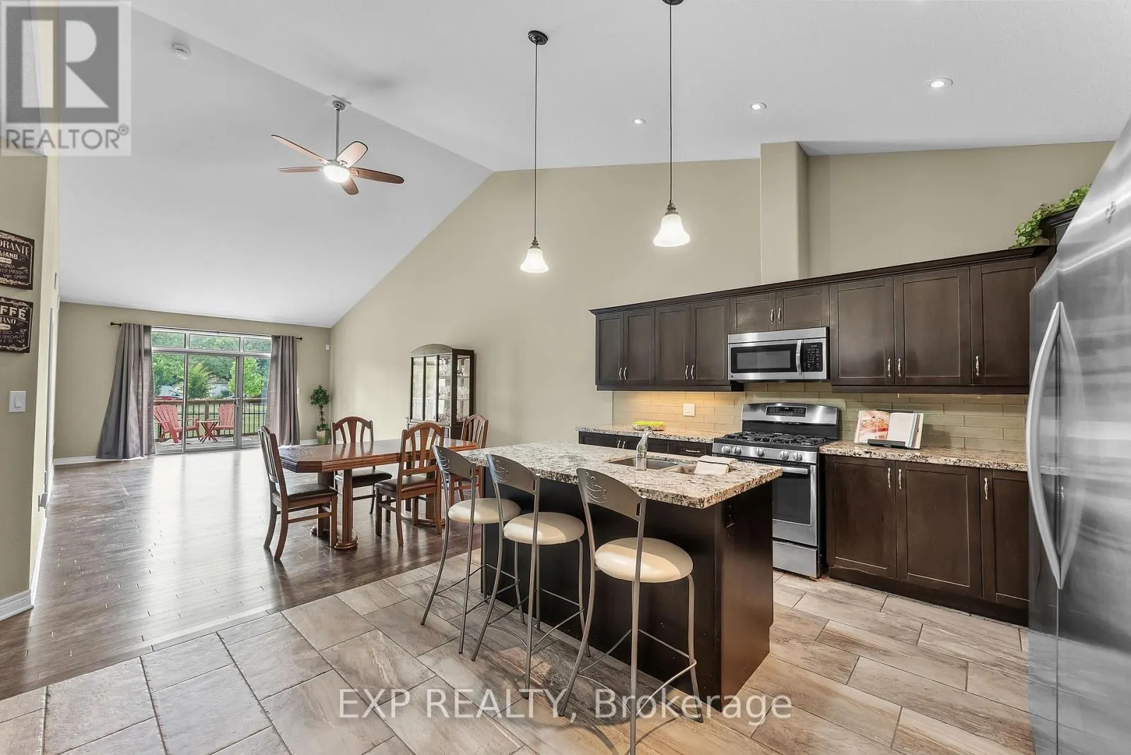 4 - 5490 PRINCE EDWARD AVENUE, #4