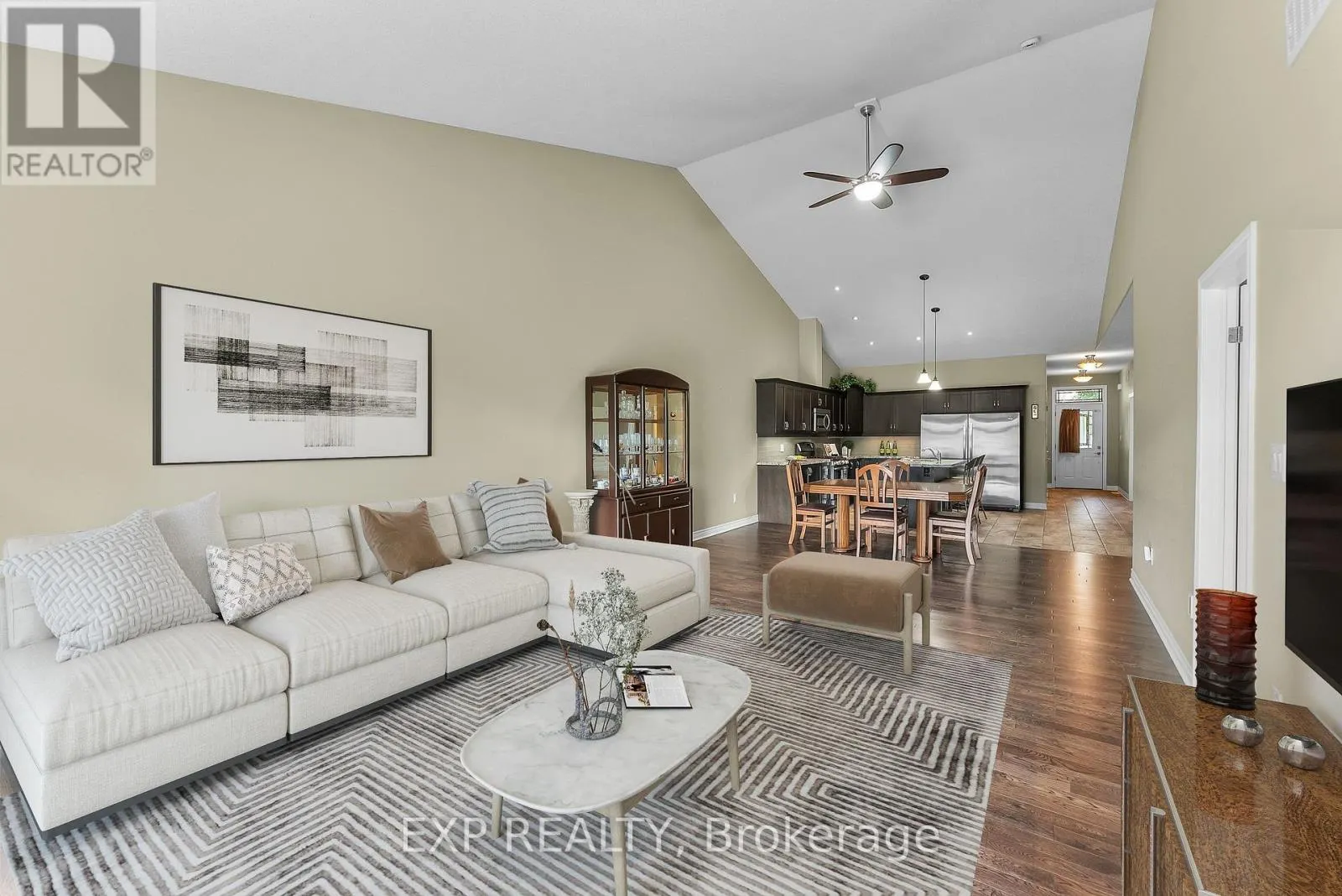 4 - 5490 PRINCE EDWARD AVENUE, #4
