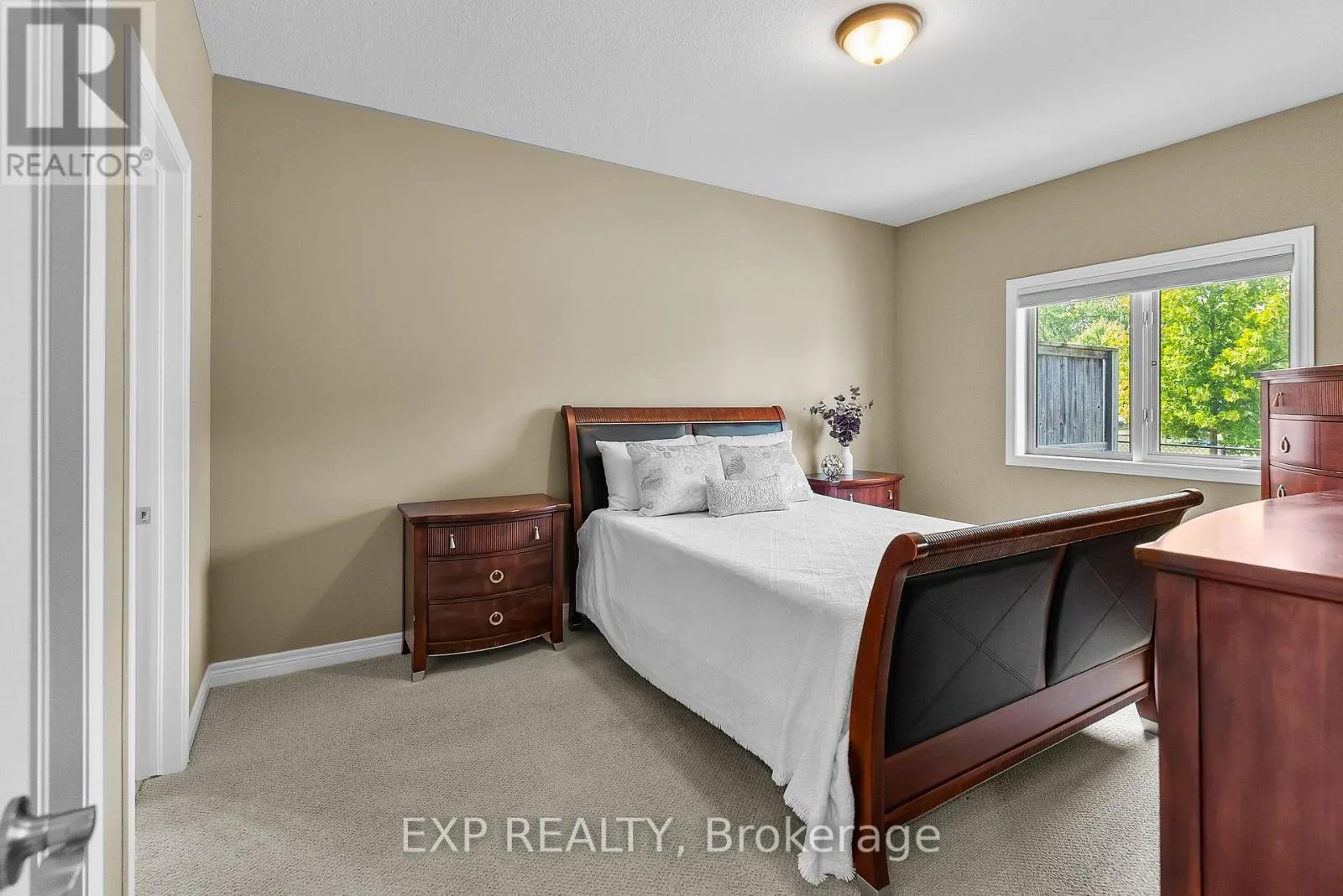 4 - 5490 PRINCE EDWARD AVENUE, #4
