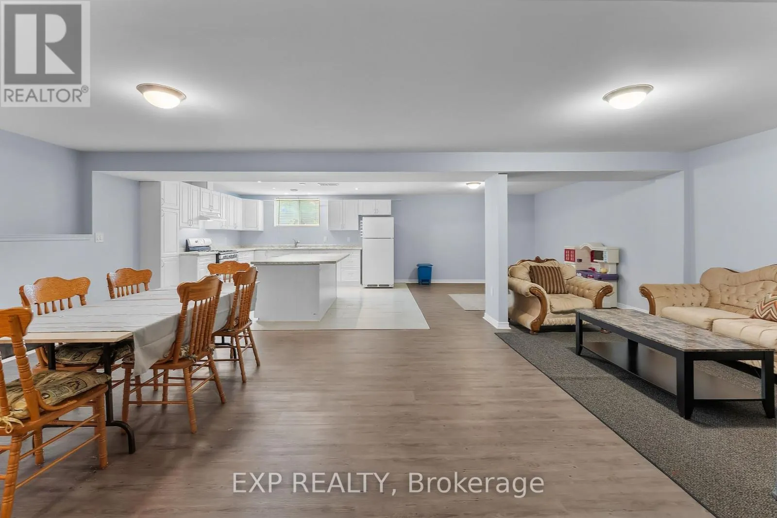 4 - 5490 PRINCE EDWARD AVENUE, #4