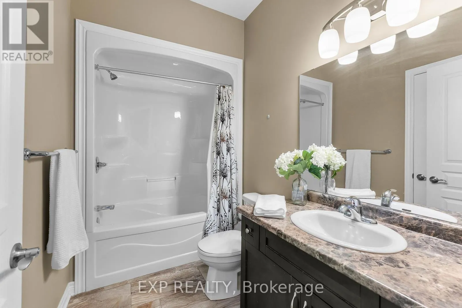 4 - 5490 PRINCE EDWARD AVENUE, #4