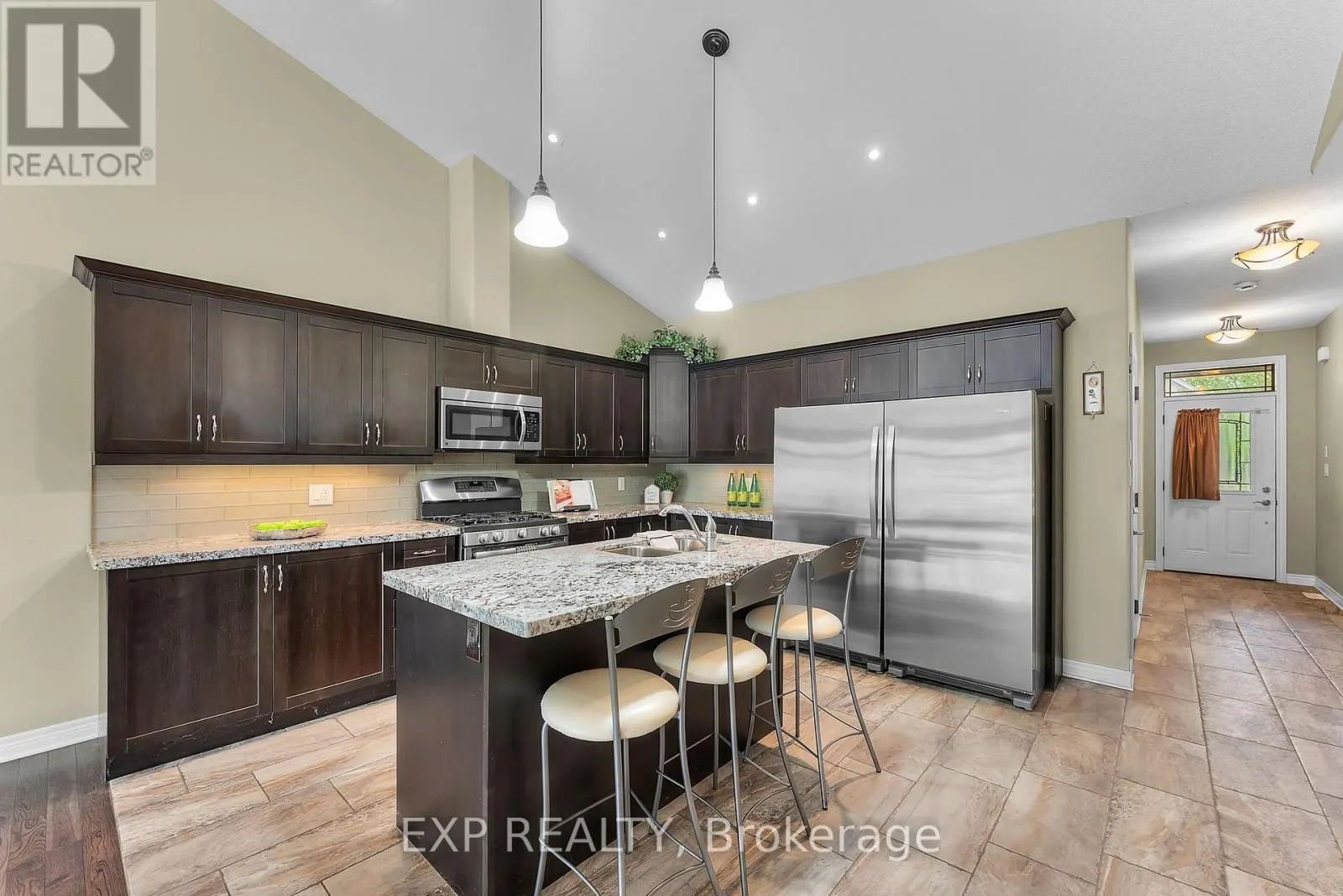 4 - 5490 PRINCE EDWARD AVENUE, #4