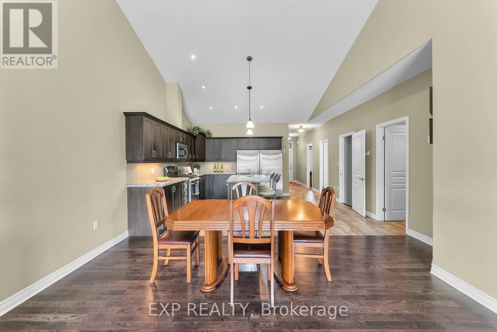 4 - 5490 PRINCE EDWARD AVENUE, #4