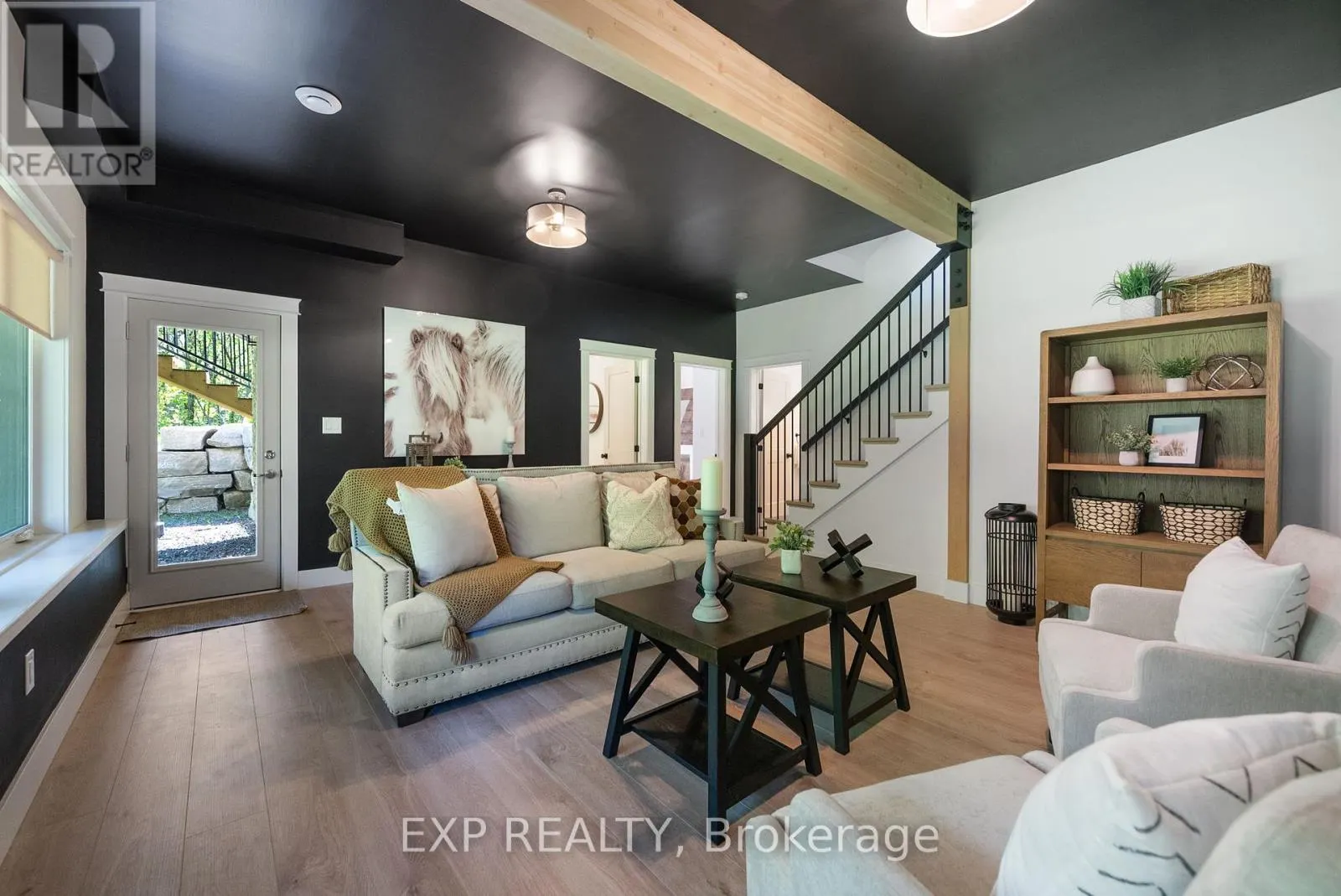 1499 LAKESIDE DRIVE