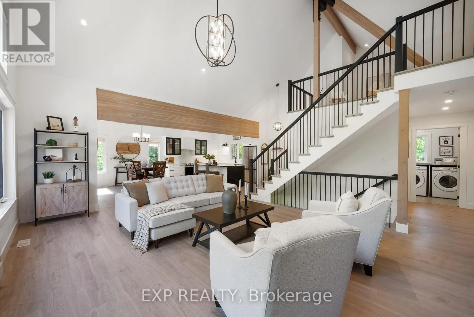1499 LAKESIDE DRIVE