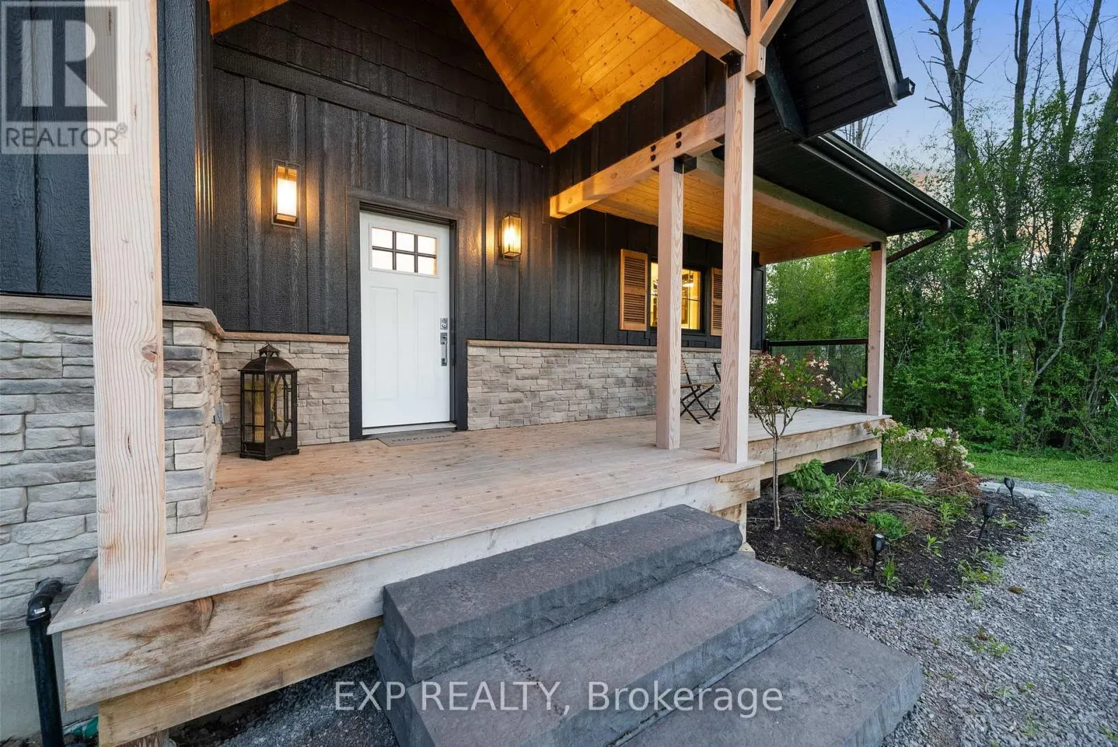 1499 LAKESIDE DRIVE