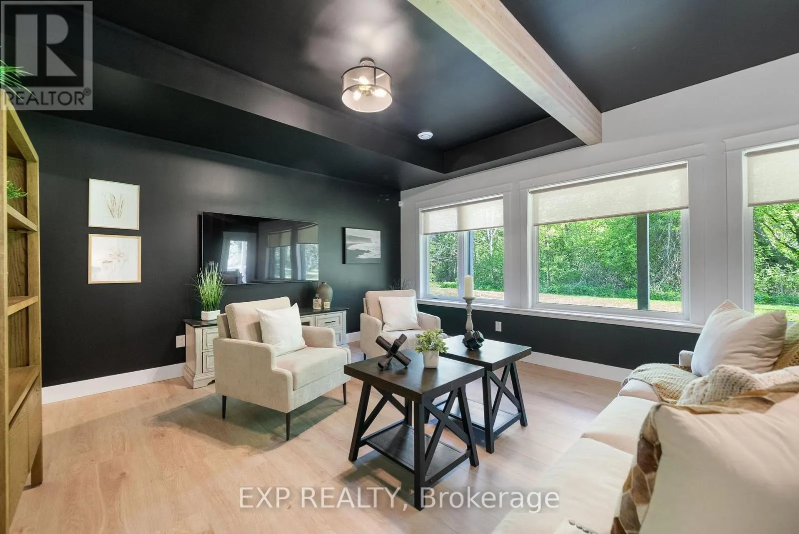 1499 LAKESIDE DRIVE