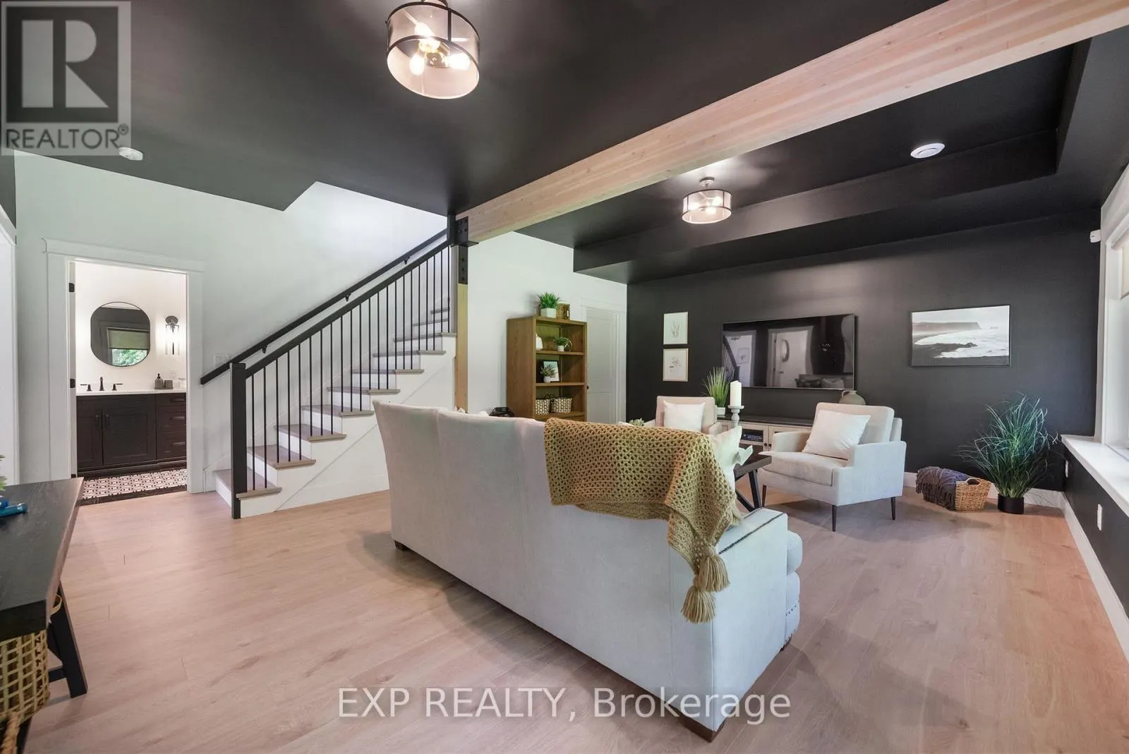 1499 LAKESIDE DRIVE