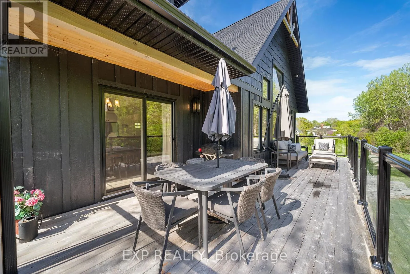1499 LAKESIDE DRIVE