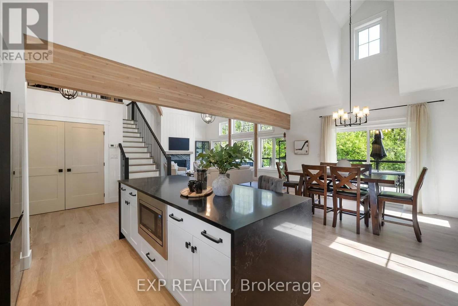 1499 LAKESIDE DRIVE