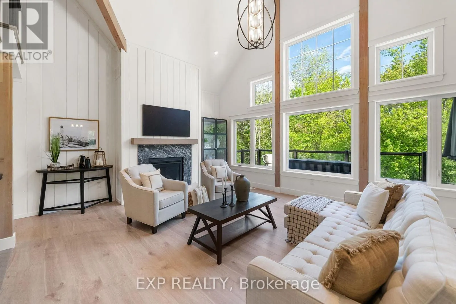1499 LAKESIDE DRIVE