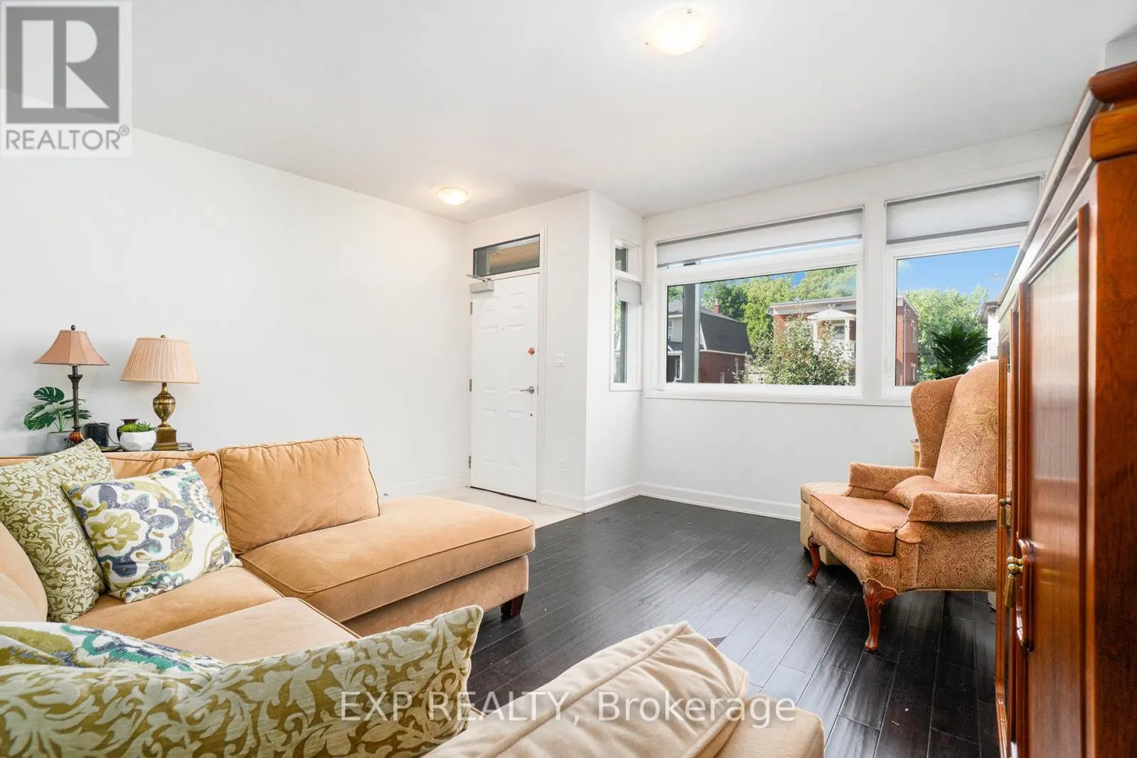 2 - 129 SMIRLE AVENUE
