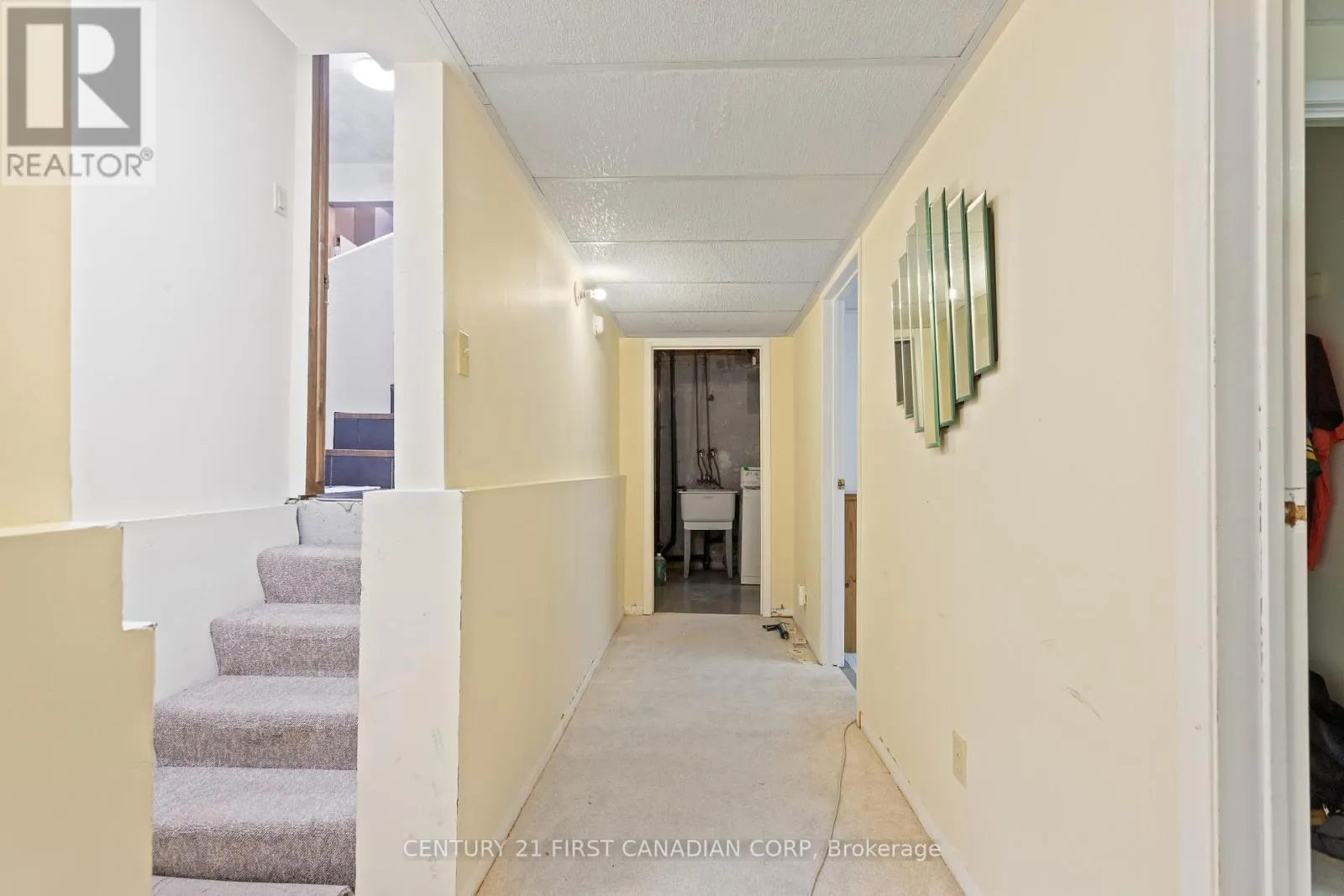 7 ROLLSCOURT GARDENS