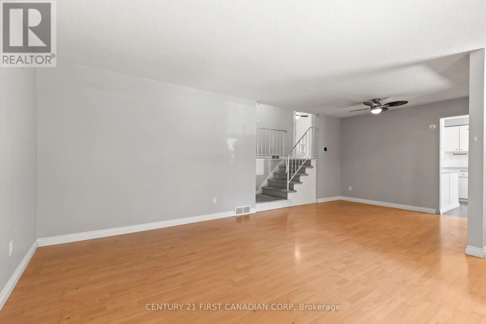 7 ROLLSCOURT GARDENS