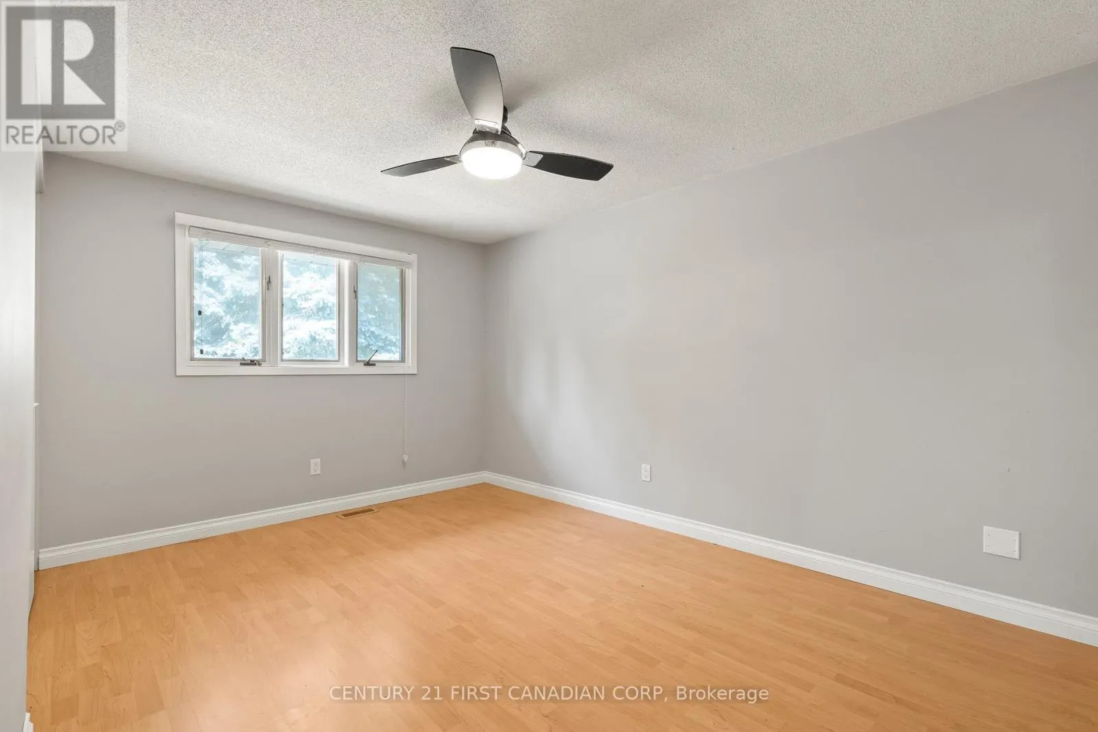 7 ROLLSCOURT GARDENS