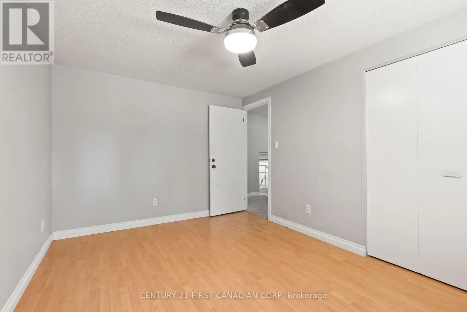 7 ROLLSCOURT GARDENS