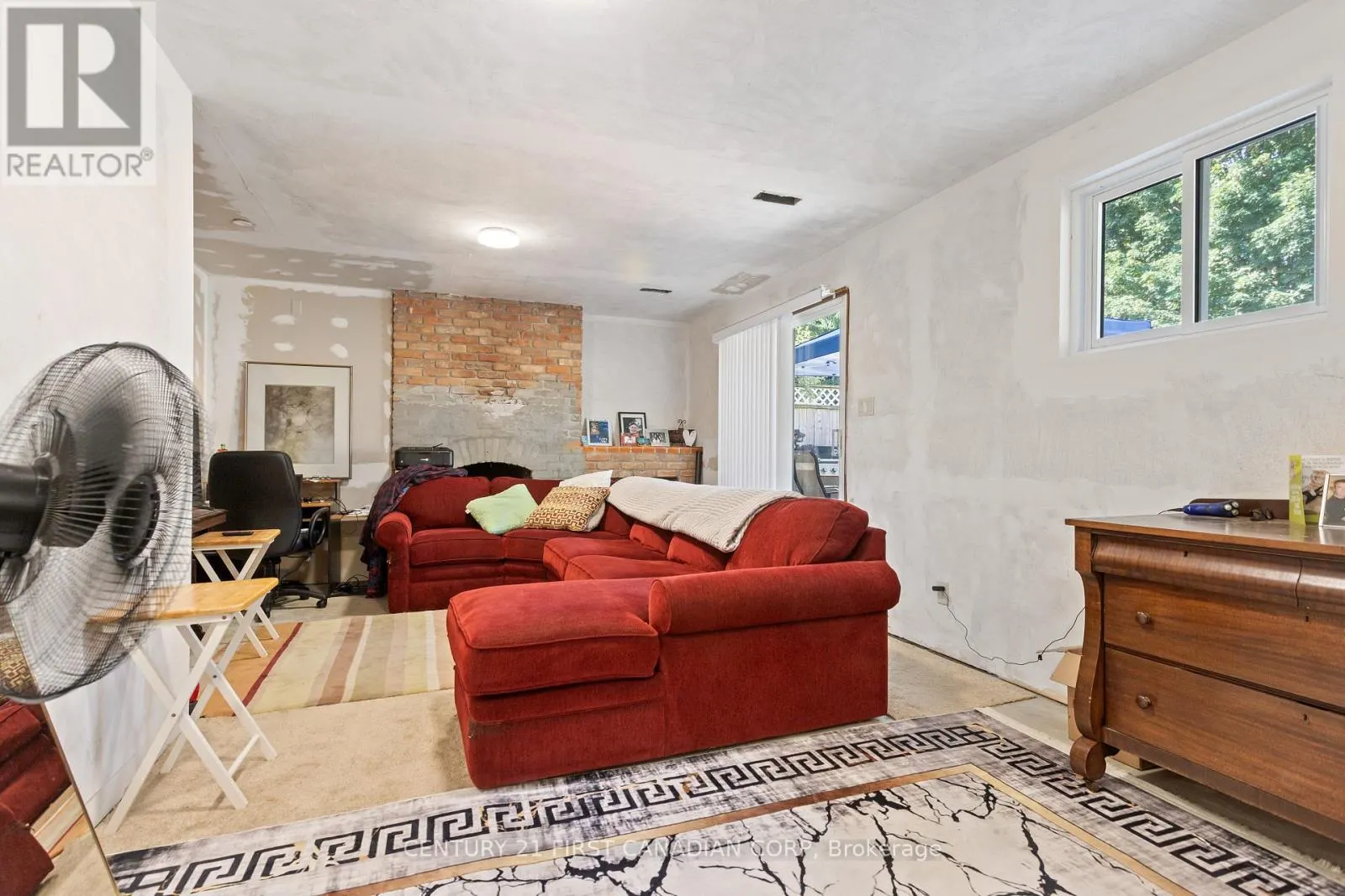 7 ROLLSCOURT GARDENS