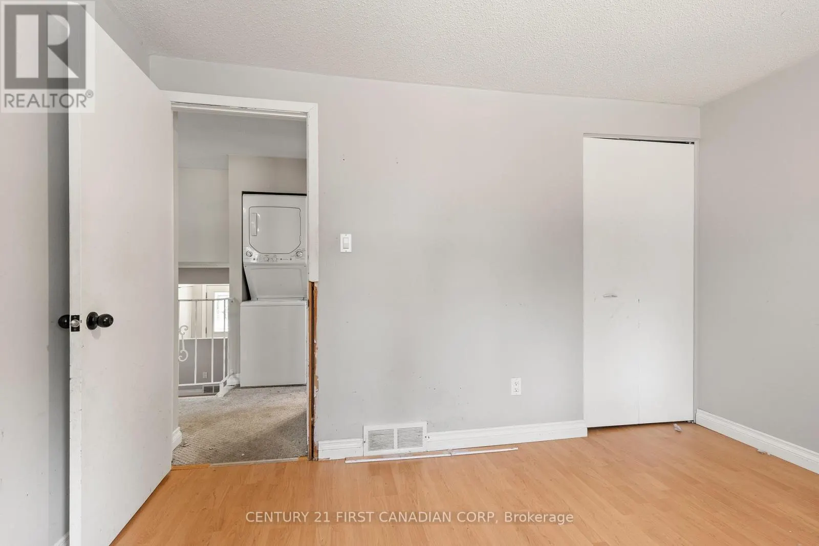 7 ROLLSCOURT GARDENS
