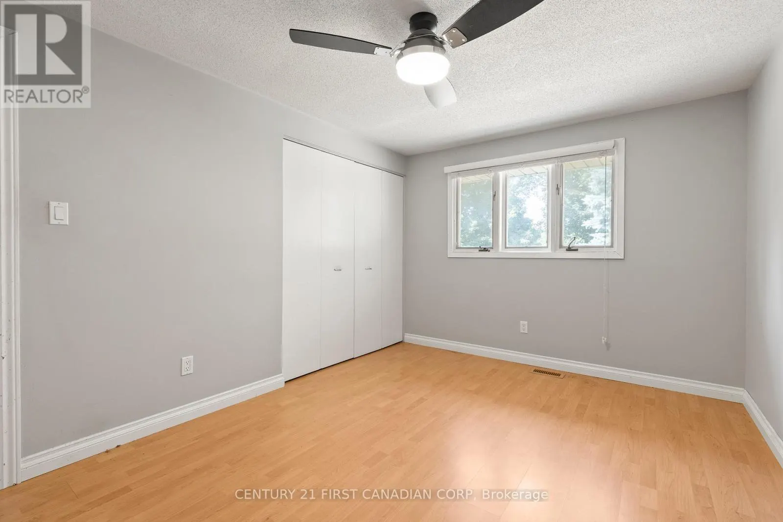 7 ROLLSCOURT GARDENS