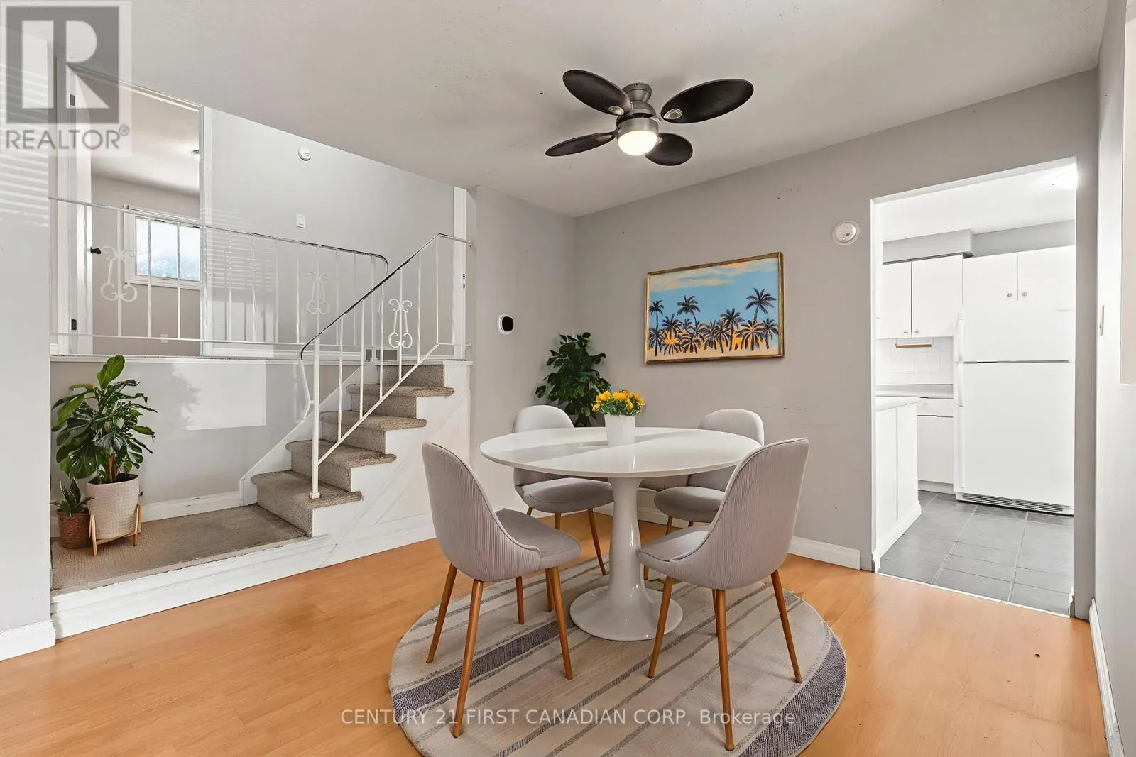 7 ROLLSCOURT GARDENS