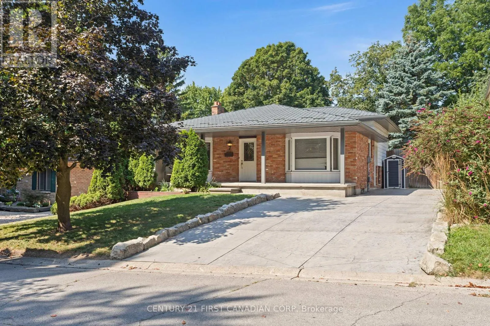 7 ROLLSCOURT GARDENS