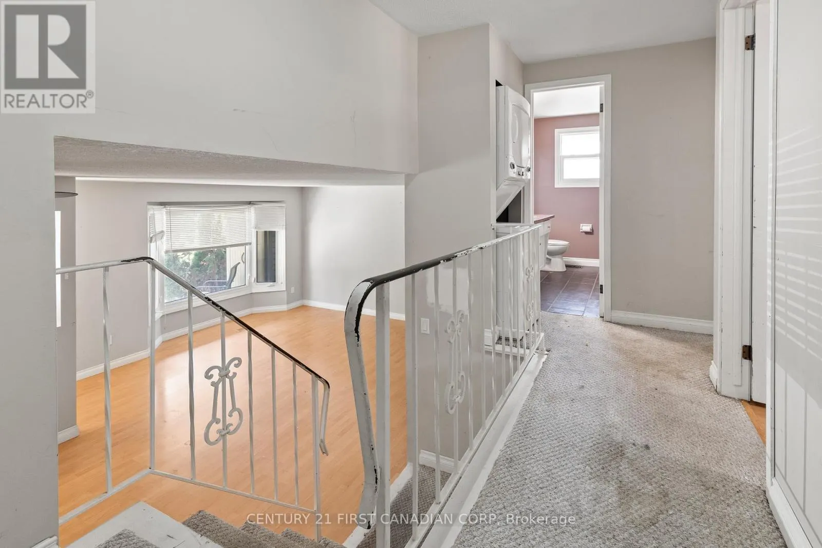 7 ROLLSCOURT GARDENS