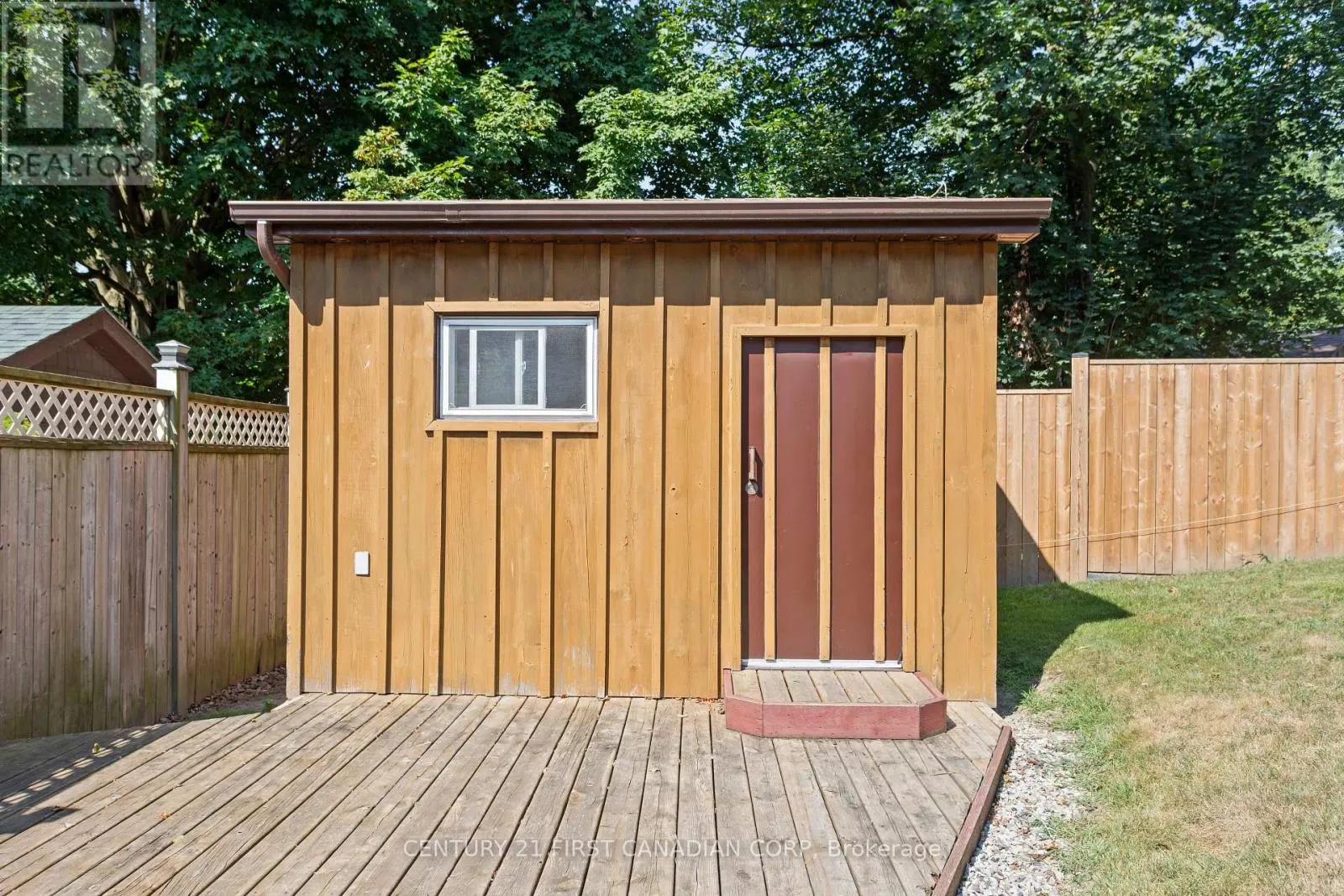 7 ROLLSCOURT GARDENS
