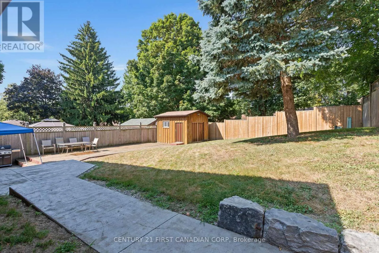 7 ROLLSCOURT GARDENS
