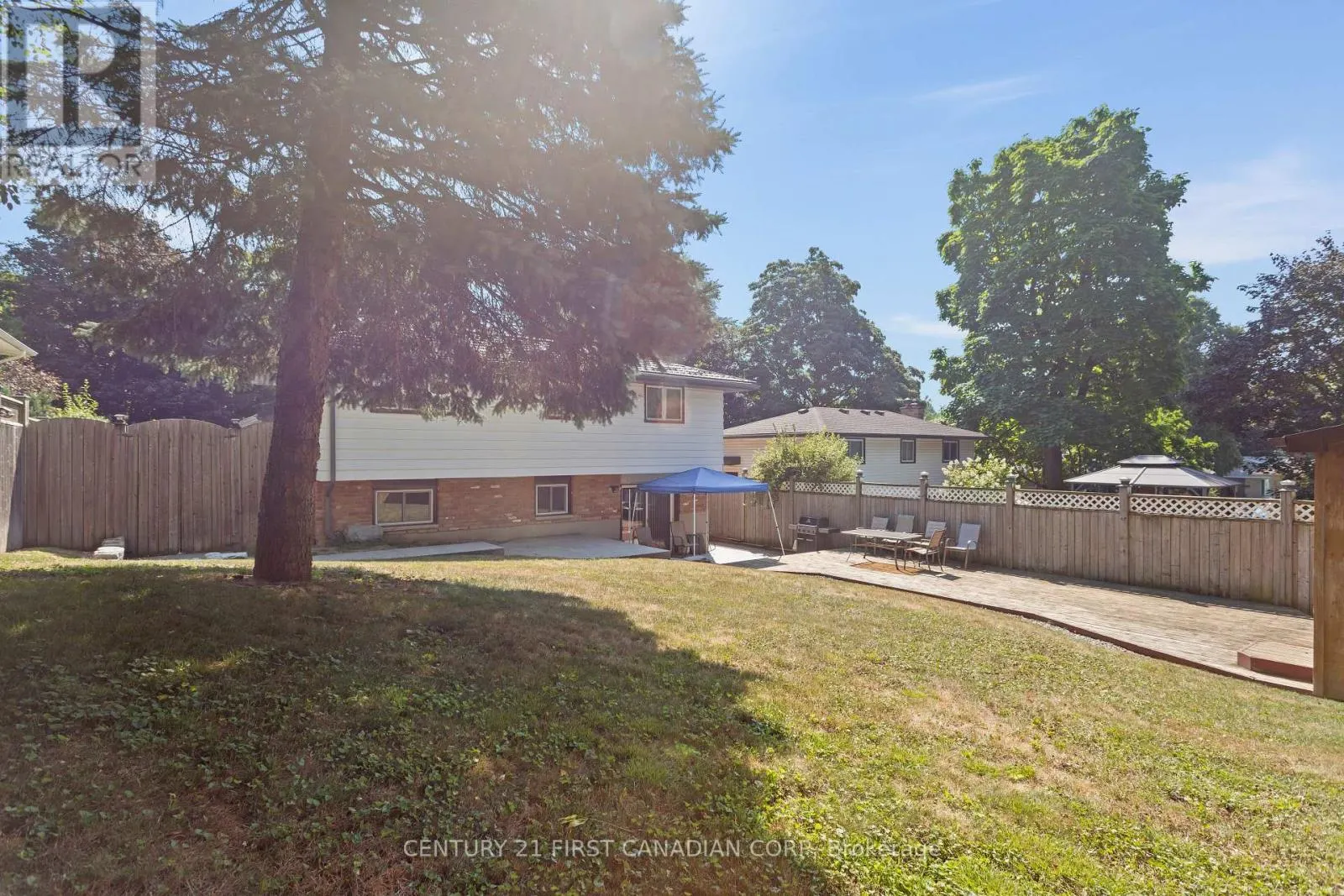 7 ROLLSCOURT GARDENS