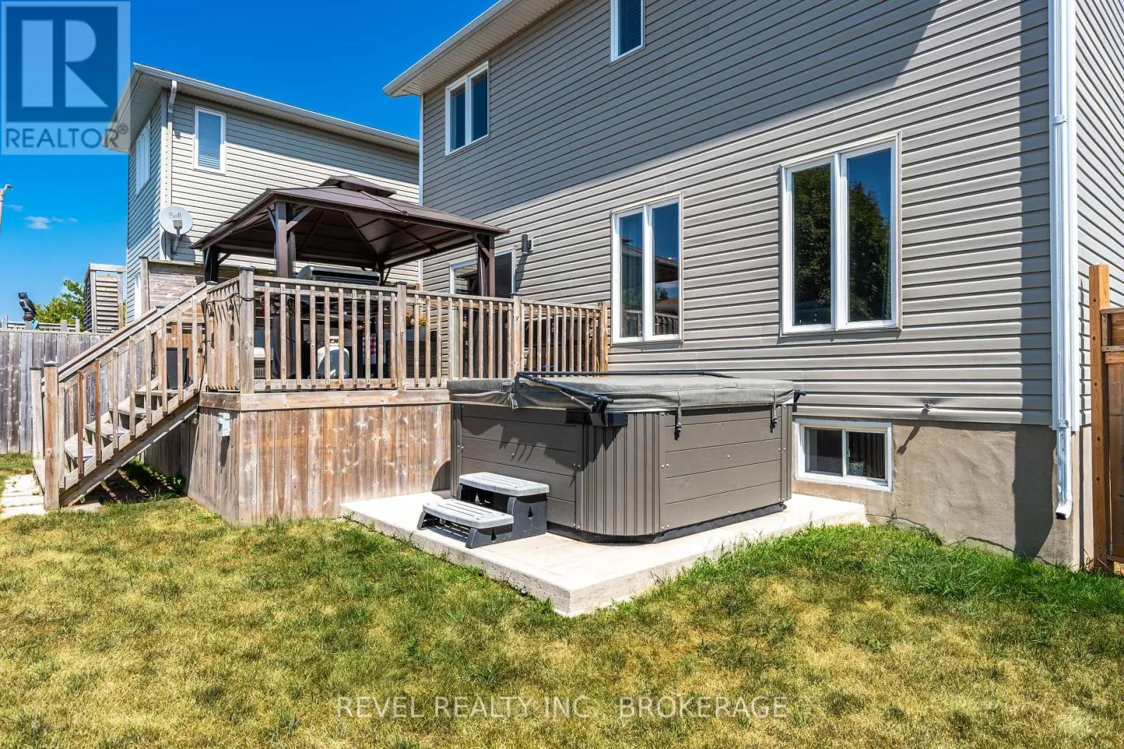 102 MCDONOUGH CRESCENT