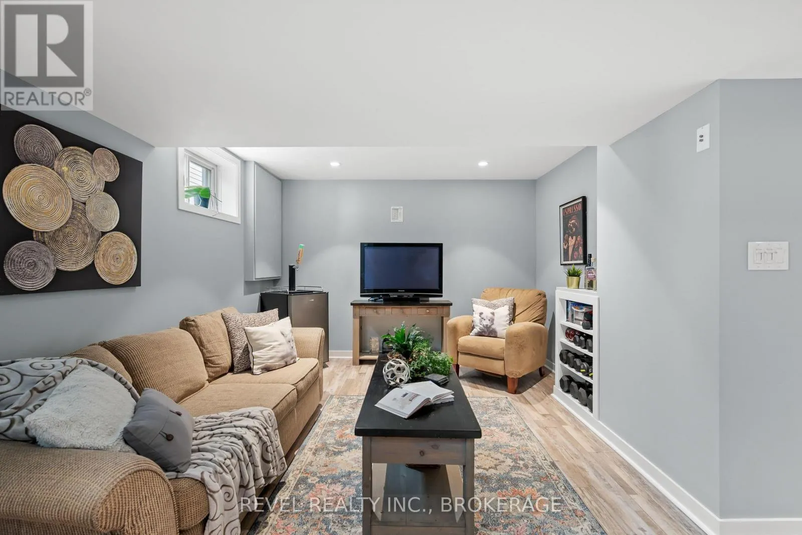 102 MCDONOUGH CRESCENT