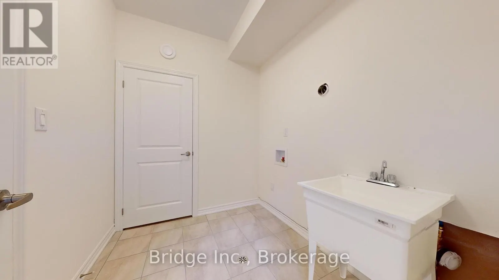 12 HILLCROFT WAY