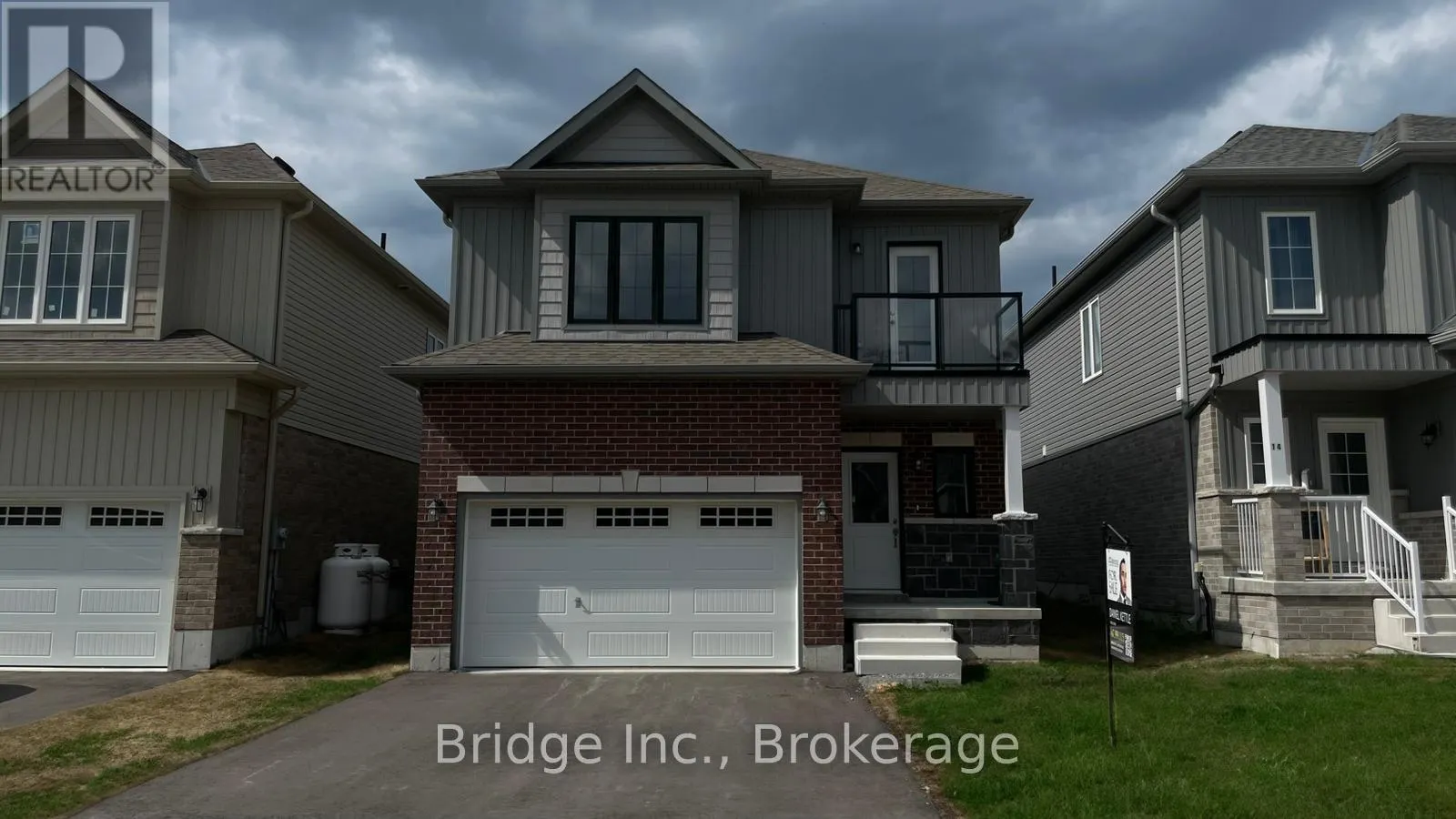 12 HILLCROFT WAY