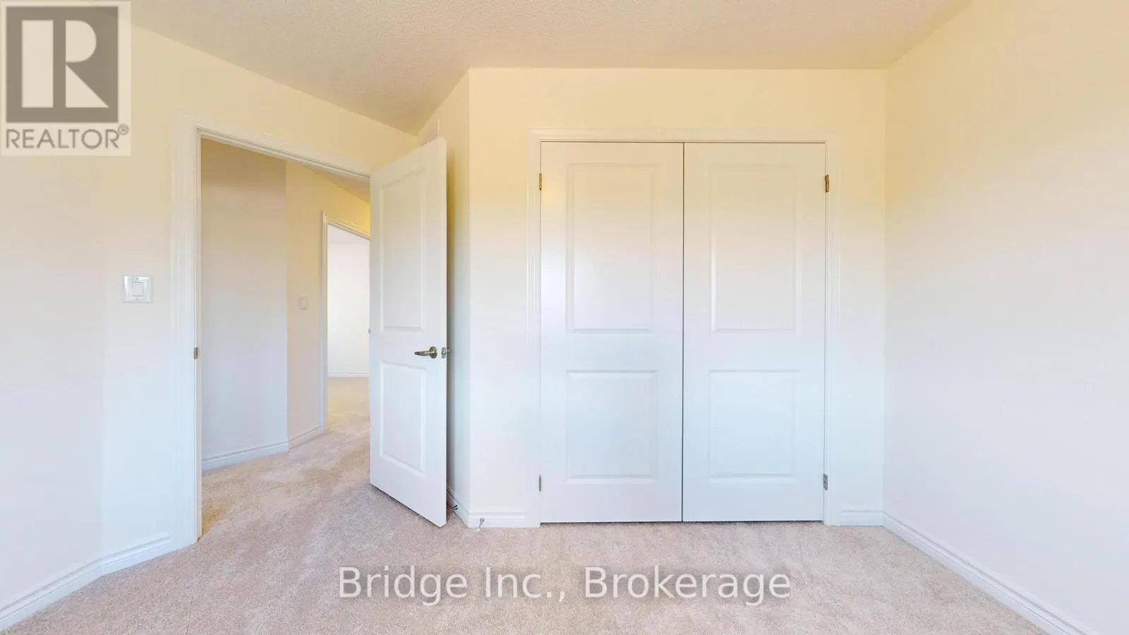 12 HILLCROFT WAY